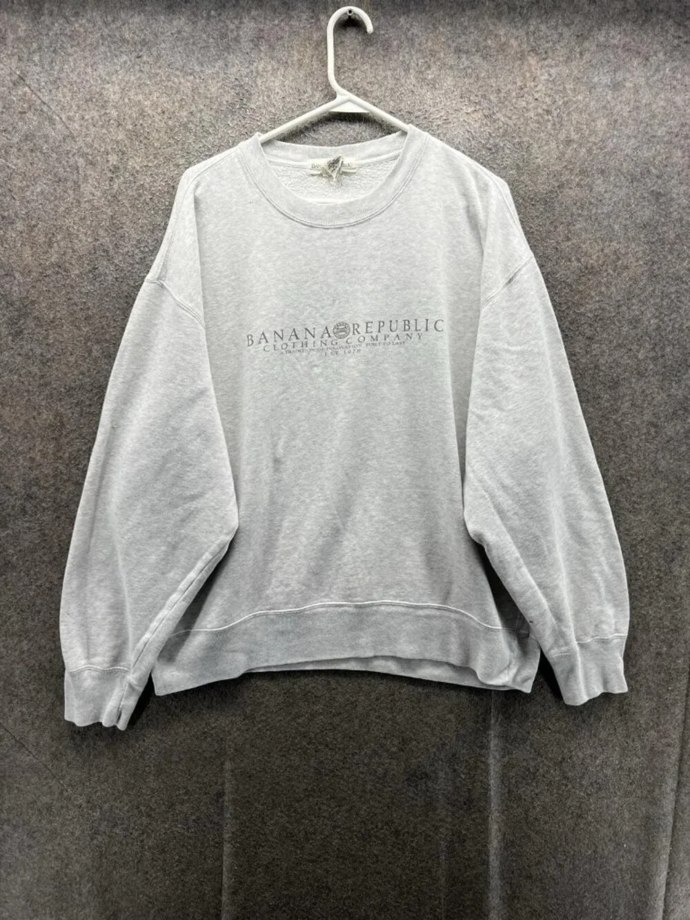 Vintage Banana Republic Sweatshirt Mens XL Gray Pullover Fleece Graphic Logo
